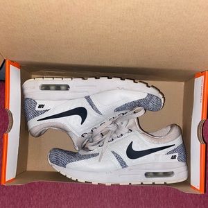 (size 7Y / 8.5W) Nike Air Max Zero SE "Light Bone" GS